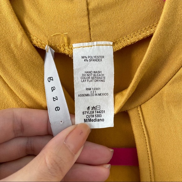 Keyhole Crop Top - Picture 3 of 5